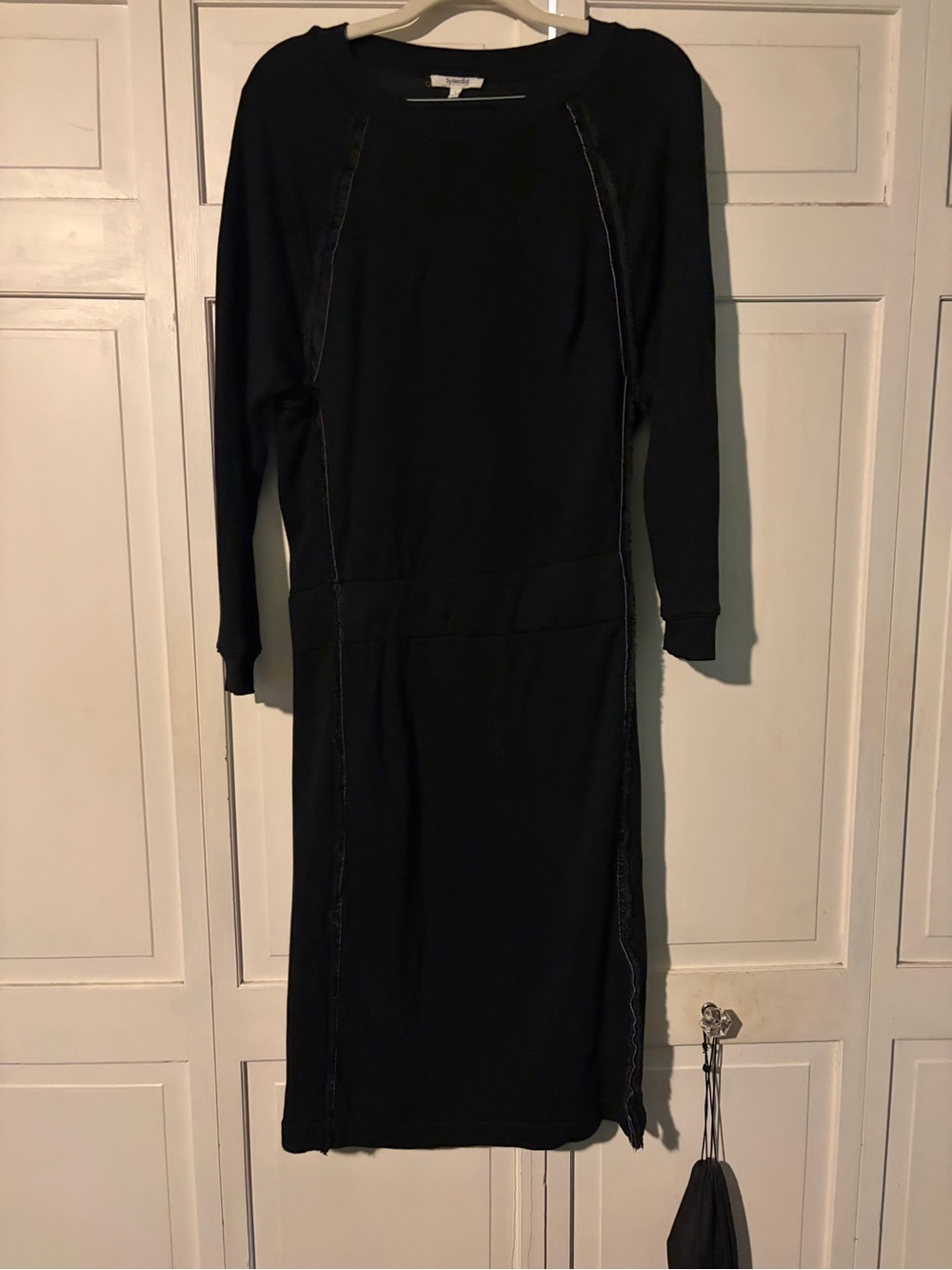 Splendid Black Long-Sleeve Midi Dress